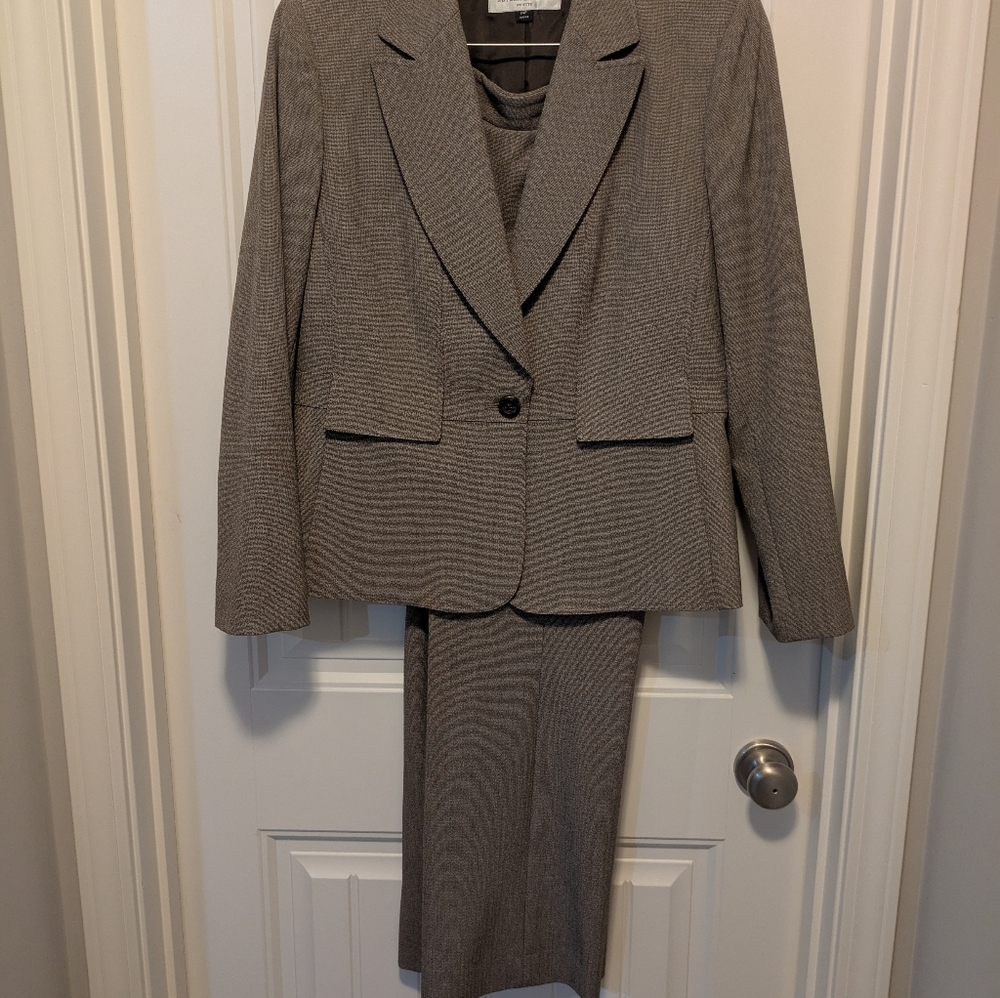 Tahari Suit Petite 14